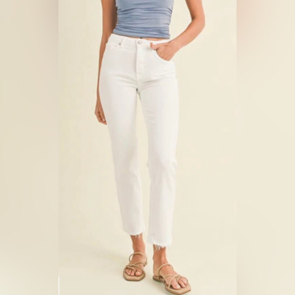 Just Black Denim JBD HW Classic Straight White Denim (BNWT) - Size 28.